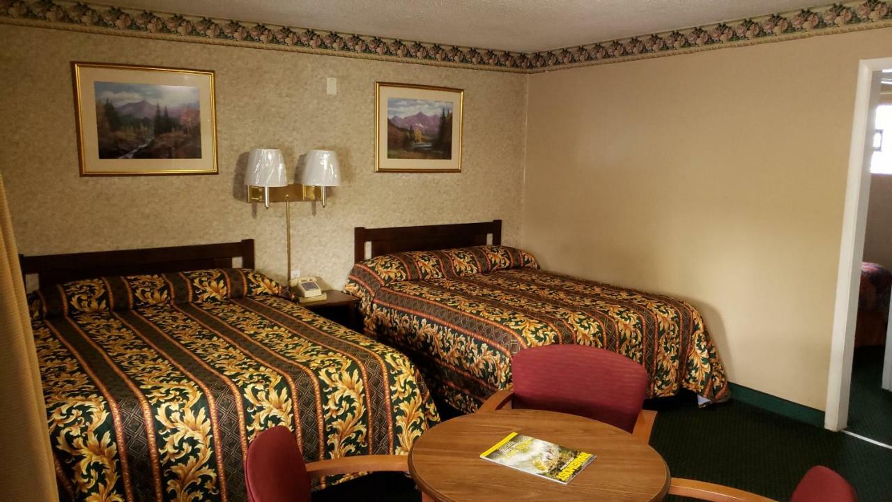 Circle S Motel Colorado Springs Room photo
