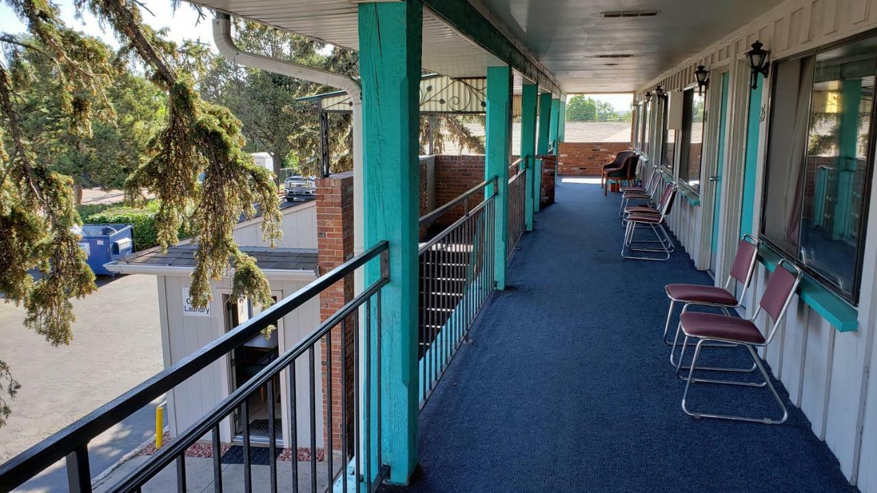 Circle S Motel Colorado Springs Exterior photo