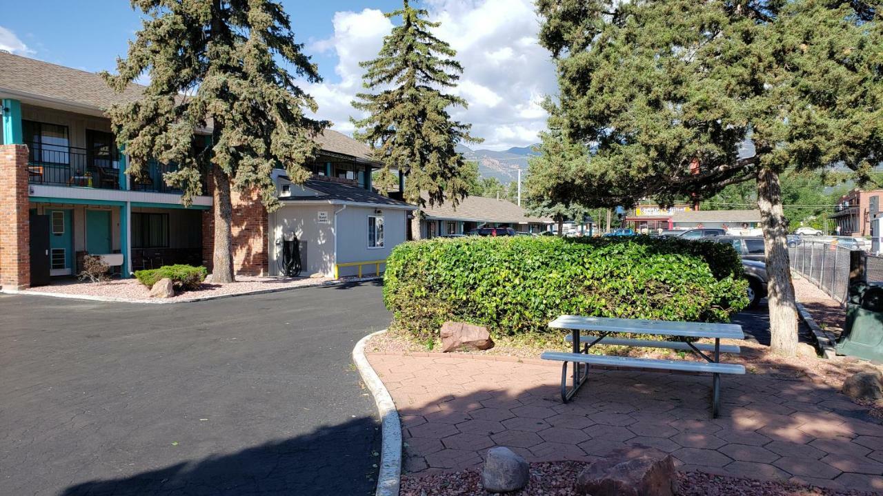 Circle S Motel Colorado Springs Exterior photo